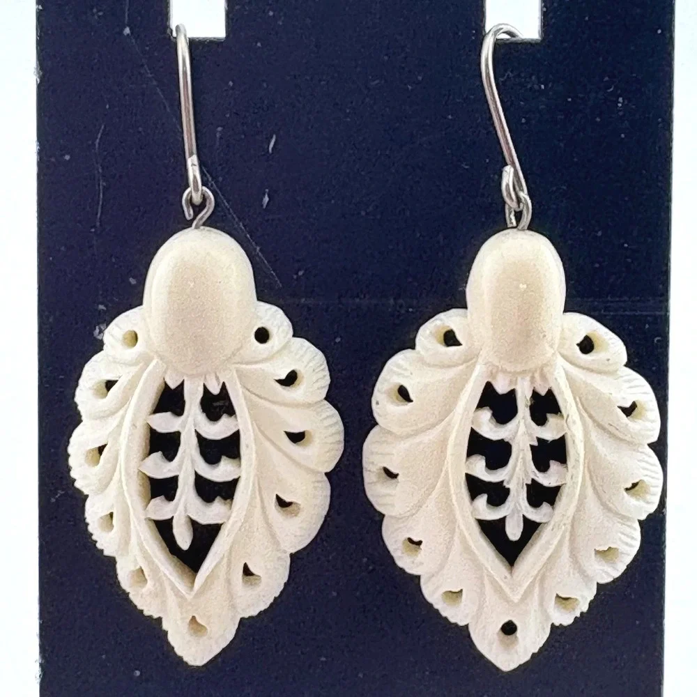 Vintage Carved Bone Leaf Filigree Drop Earrings Cream Boho‎ Dangle Silver Tone